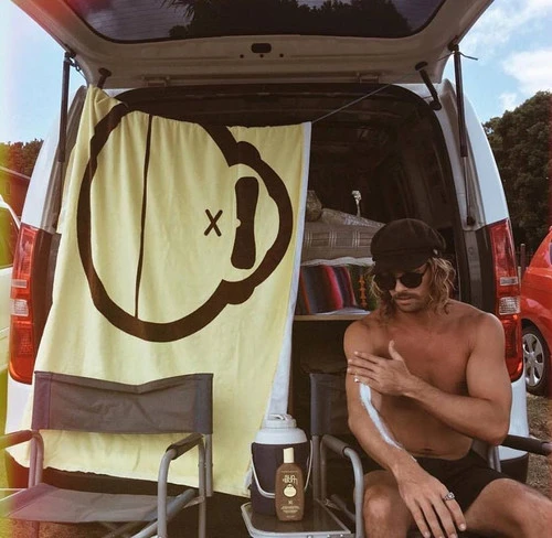 Sun Bum Plush | Beach Towel | Funky Head Turning Design | Large Sized | Sunbum Australia - Image 2